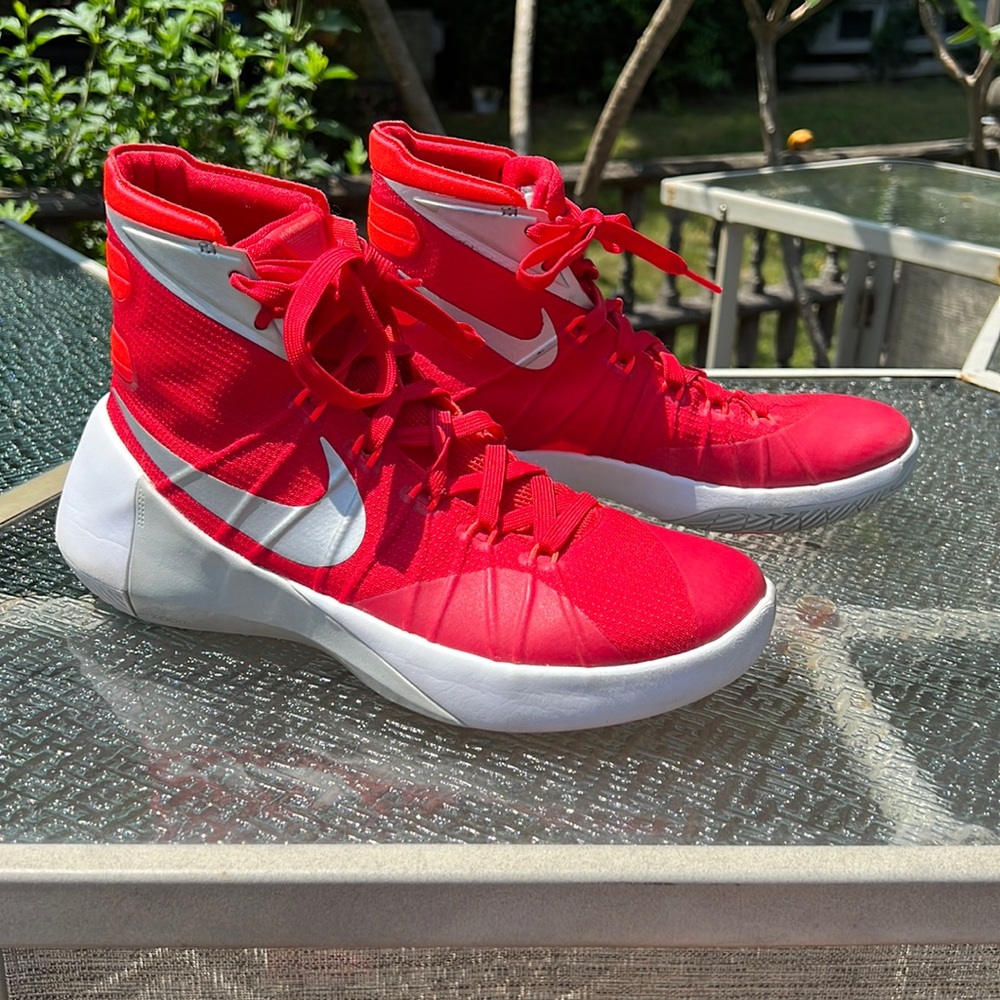 Women’s NIKE 2015 HyperDunk Sneakers